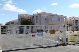 Cheyenne Villas in North Las Vegas, NV - Building Photo - Building Photo