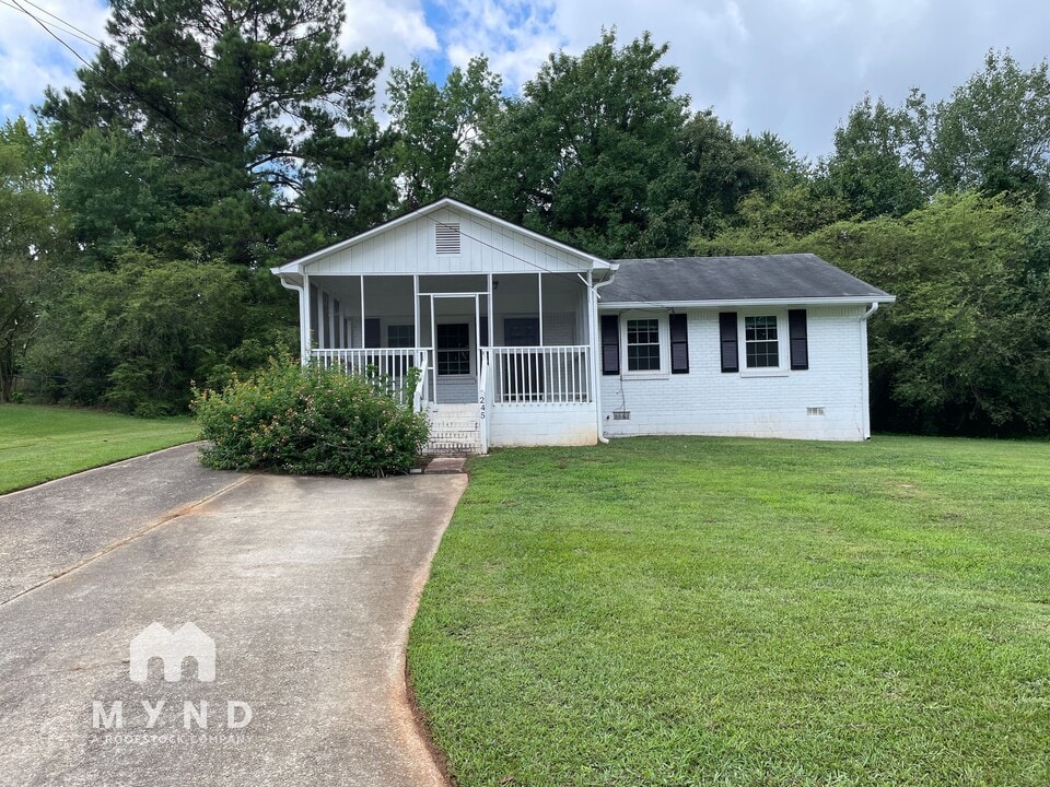 245 Essex Dr in Jonesboro, GA - Building Photo