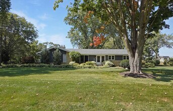 4665 N 159th St in Brookfield, WI - Building Photo - Building Photo