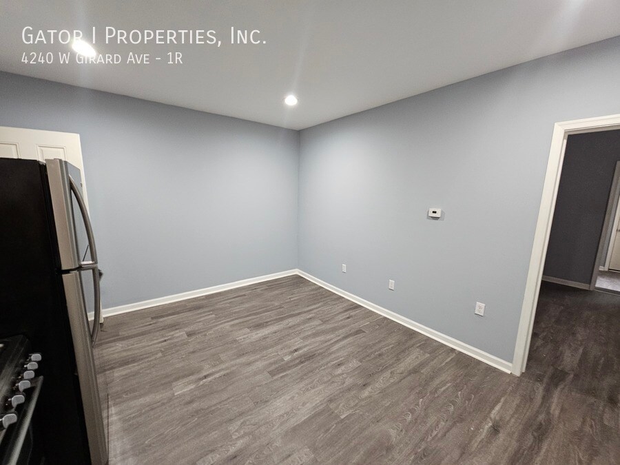 4240 W Girard Ave in Philadelphia, PA - Building Photo