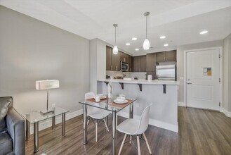 2230 Qualcomm Way in San Diego, CA - Foto de edificio - Building Photo