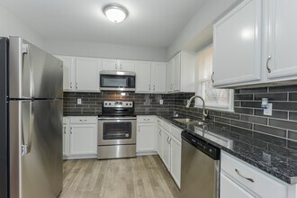 4926 Evanston Ave in Kansas City, MO - Building Photo - Building Photo