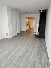 2134 E Oliver St in Baltimore, MD - Foto de edificio - Building Photo