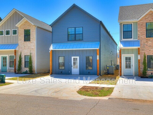 property at 610 W 2nd St