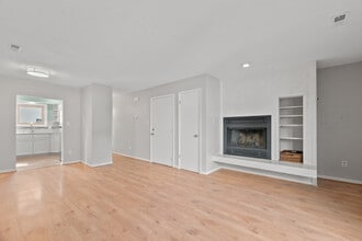 3154 E Ocean View Ave in Norfolk, VA - Building Photo - Building Photo