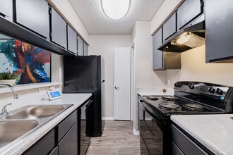 Brixton in San Antonio, TX - Foto de edificio - Building Photo