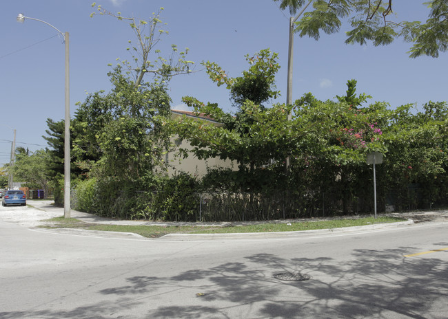 3180 SW 17th St in Miami, FL - Building Photo - Building Photo