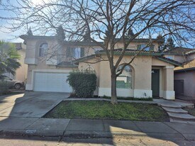 400 Aviator Cir in Sacramento, CA - Building Photo