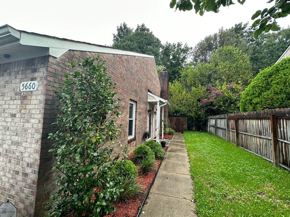 5660 Gates Landing Rd in Virginia Beach, VA - Building Photo