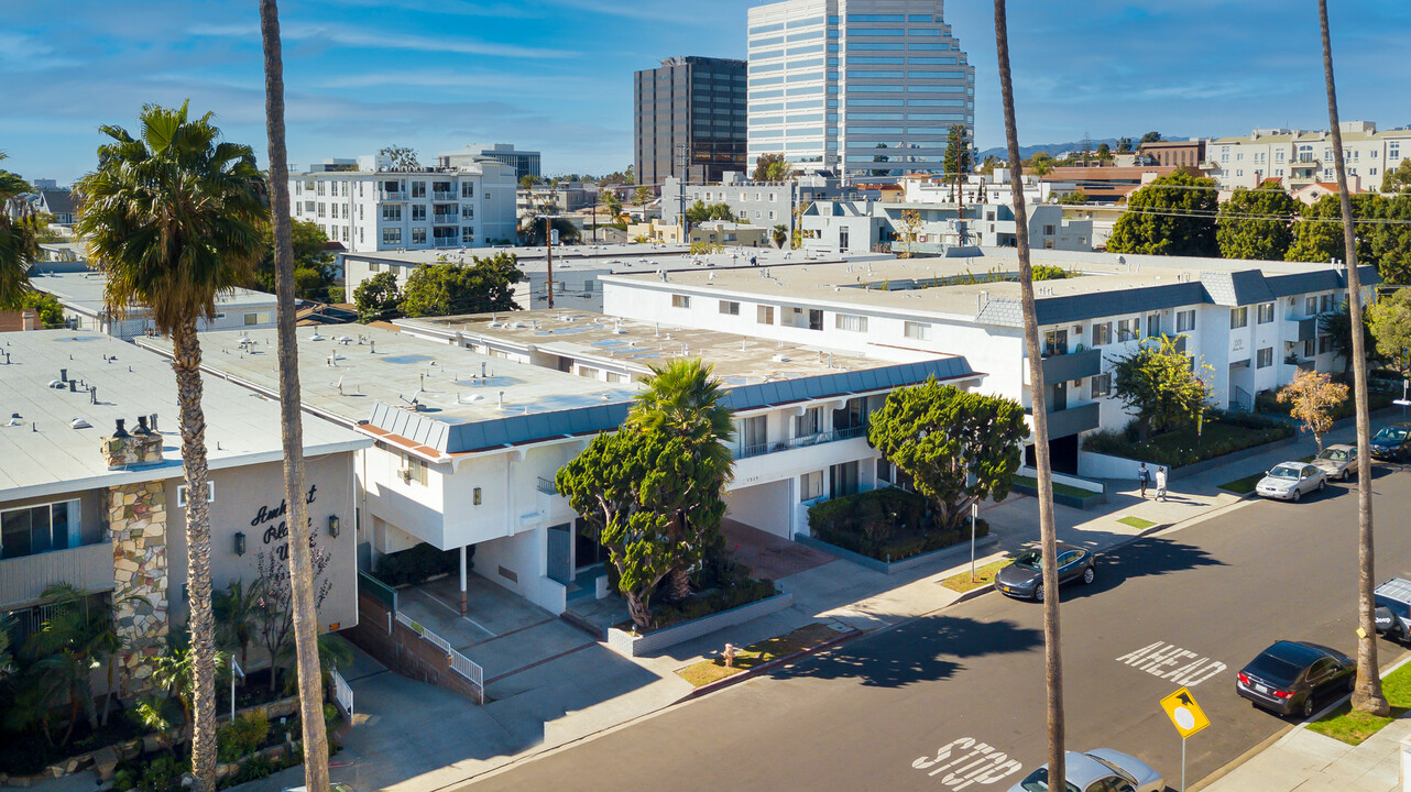 1317 Amherst Ave in Los Angeles, CA - Building Photo