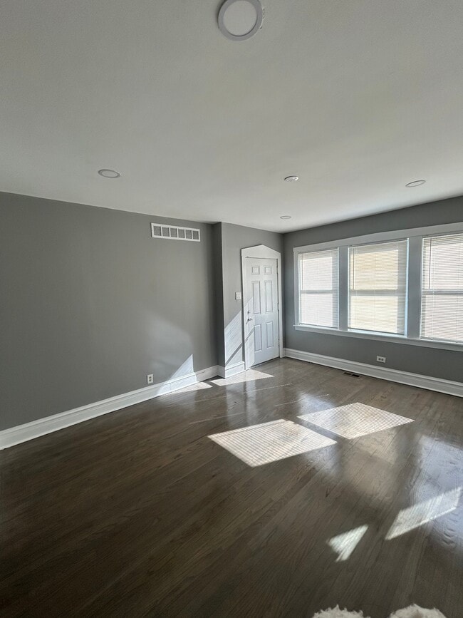 1620 N Laramie Ave in Chicago, IL - Foto de edificio - Building Photo