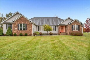 2366 Stony Hill Rd in Hinckley, OH - Building Photo