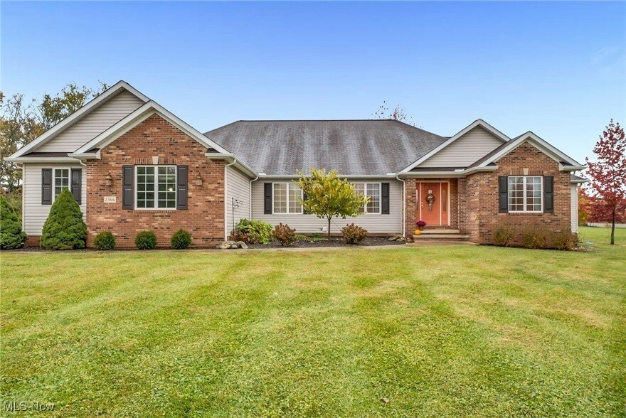 2366 Stony Hill Rd in Hinckley, OH - Building Photo