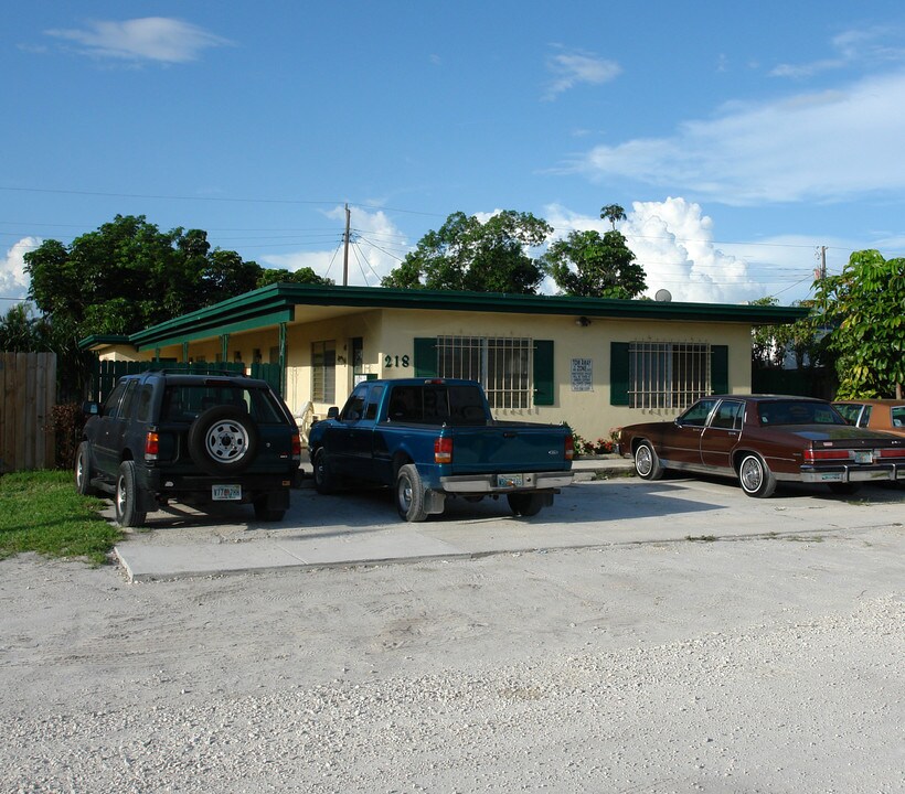 218 SW 20th St in Fort Lauderdale, FL - Building Photo