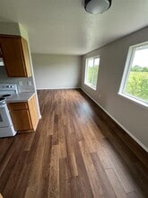 804 SE Excel Ct in Sheridan, OR - Building Photo - Building Photo