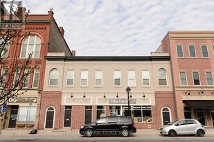 18 Water St N in Cambridge, ON - Building Photo