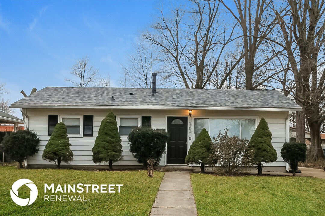 5806 Alanadale Dr in Louisville, KY - Foto de edificio