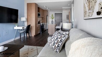 350 Maple Dr SW, Unit 1107 in Washington, DC - Foto de edificio - Building Photo