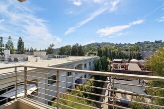 4170 Fair Ave, Unit PH 5 in North Hollywood, CA - Building Photo - Building Photo