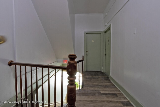 454 Warren St in Hudson, NY - Building Photo - Building Photo