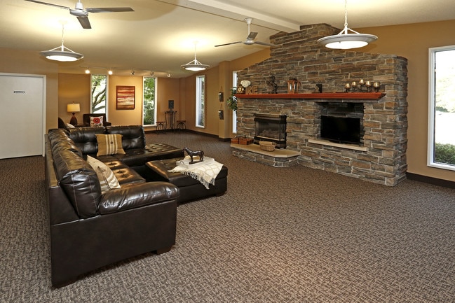 Rambush Estates in Burnsville, MN - Building Photo - Interior Photo