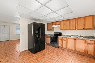 4881 Gulfstream Rd in Lake Worth Beach, FL - Building Photo - Building Photo