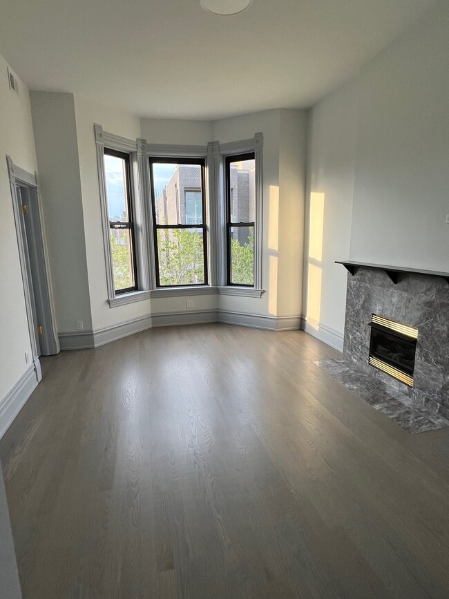 2057 W Chicago Ave, Unit Third Floor