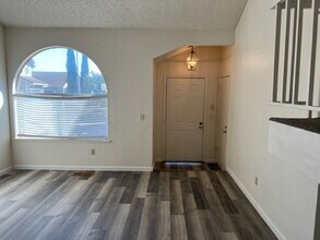 1068 Valley Oak Way in Fairfield, CA - Building Photo - Building Photo