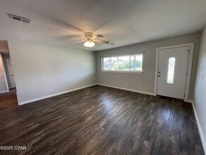 1001 Oxford Dr in Panama City, FL - Building Photo - Building Photo