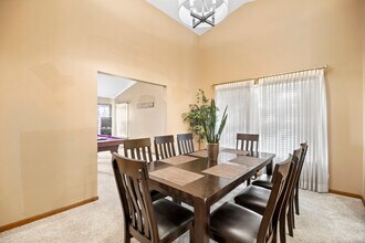 121 S Windham Ln in Bloomingdale, IL - Building Photo - Building Photo