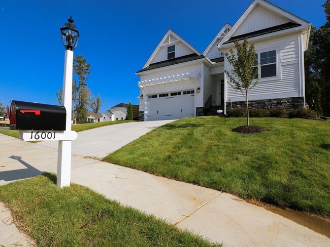 16001 Maclear Dr in Midlothian, VA - Building Photo - Building Photo