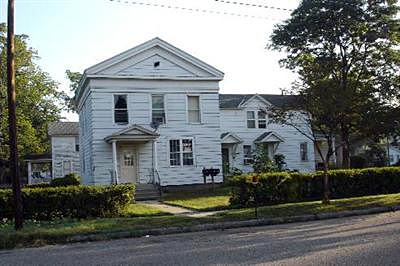 103 Elm St in Paw Paw, MI - Foto de edificio