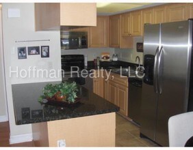 3712 W Wisconsin Ave-Unit -201 in Tampa, FL - Building Photo - Building Photo