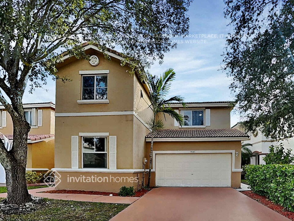 15648 SW 112th Dr in Miami, FL - Foto de edificio