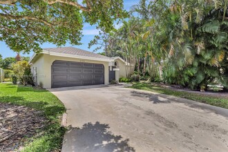 6105 Brandon St in West Palm Beach, FL - Foto de edificio - Building Photo