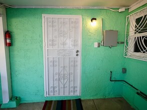 7913 Jamieson Ave in Los Angeles, CA - Foto de edificio - Building Photo