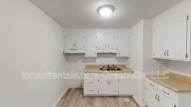 233 Camellia Cir in Gaffney, SC - Building Photo - Building Photo