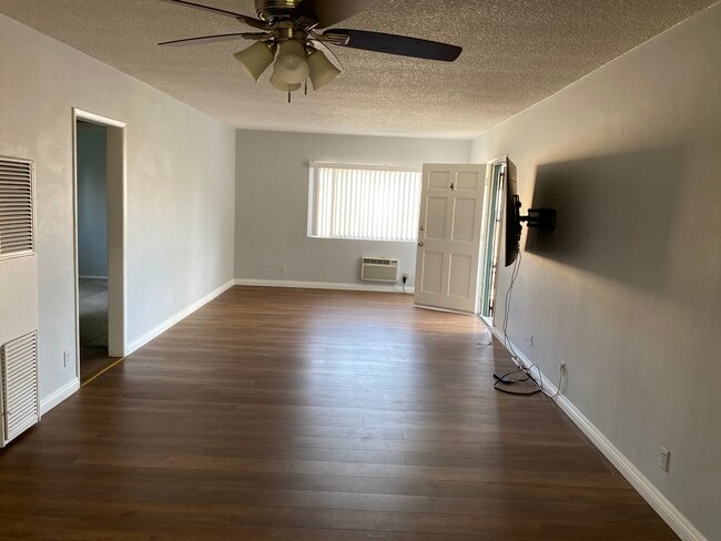7137 Bellaire Ave, Unit #4