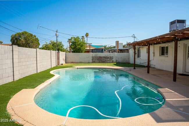 2503 S Jentilly Ln in Tempe, AZ - Building Photo - Building Photo