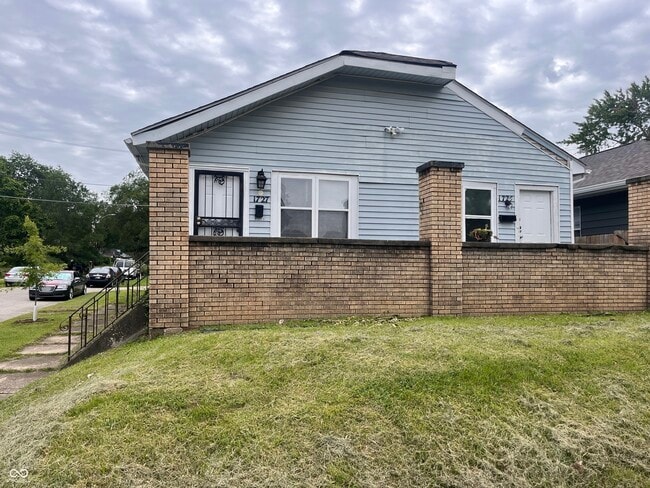 property at 1727 N Tacoma Ave