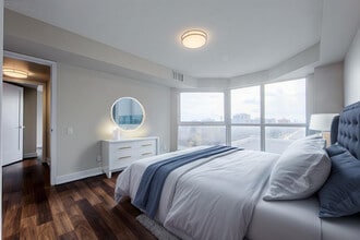 1000 Mount Pleasant in Toronto, ON - Building Photo - Building Photo