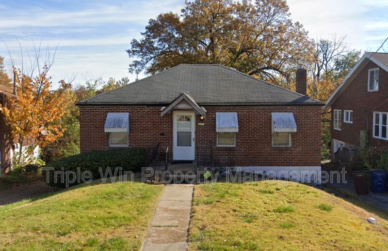 3110 Calvert Ave in Breckenridge Hills, MO - Building Photo
