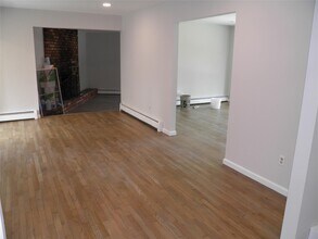 12 Sundale Ct in Smithtown, NY - Building Photo - Building Photo