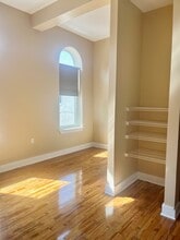 1206 Clay St, Unit 2 in Cincinnati, OH - Foto de edificio - Building Photo