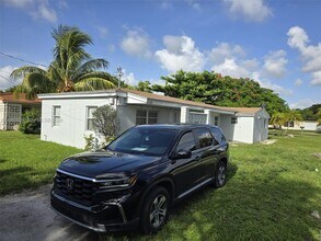 17193 NE 18th Ave in North Miami Beach, FL - Building Photo - Building Photo