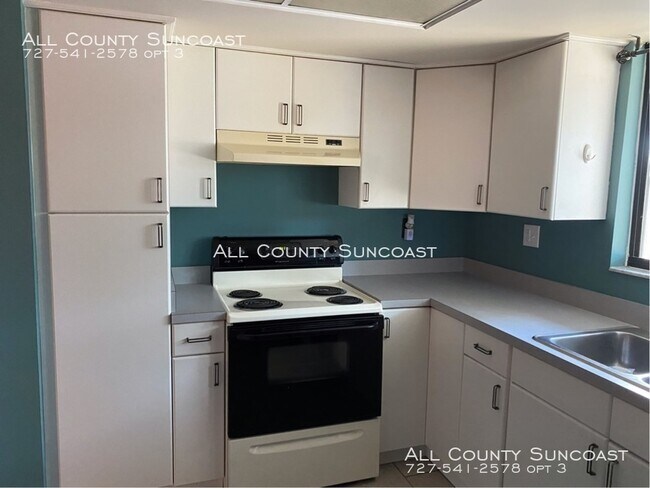 760 S Village Dr-Unit -204 in St. Petersburg, FL - Foto de edificio - Building Photo