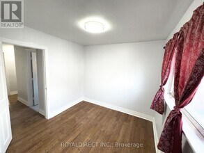 3261 Lawrence Ave E in Toronto, ON - Building Photo - Building Photo