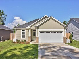 114 Carousel Cir in Crawfordville, FL - Building Photo