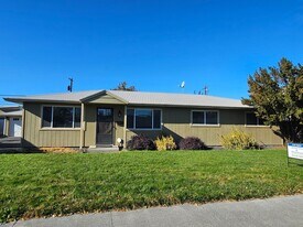 1628 S Wallace St in Moses Lake, WA - Building Photo