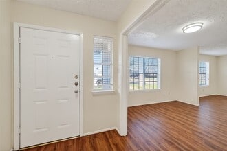 15811 Pfeiffer Dr in Houston, TX - Building Photo - Building Photo